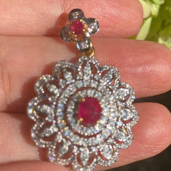 New Natural Burmese Ruby & Diamond Pendant in 18k Solid Gold - Picture 3 of 6